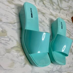 Fashion Nova Mint Green Flat-form Sandals Women’s Size 10